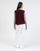 Einfarbige Teddyweste von hinten