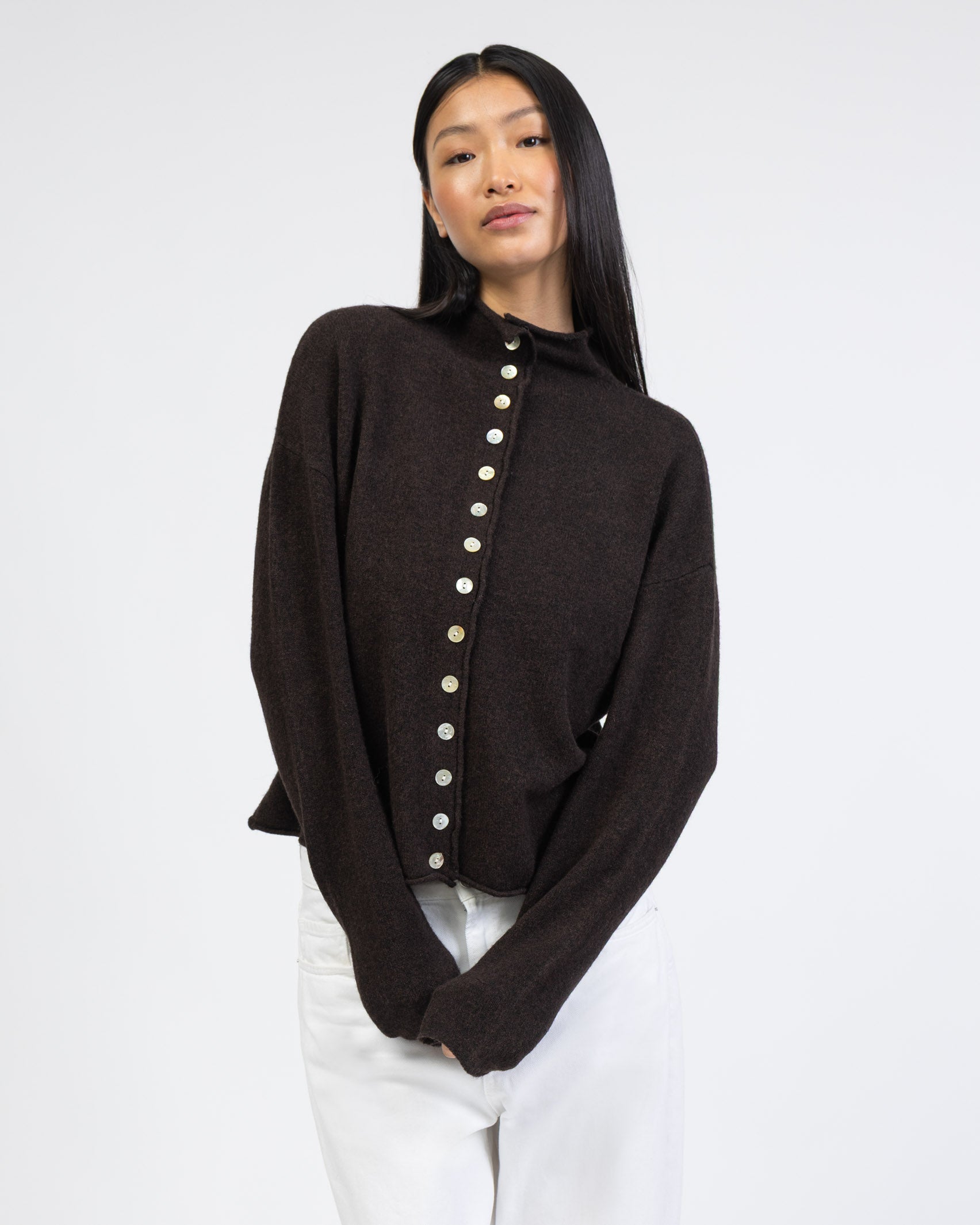 Strickjacke mit Stehkragen von vorne