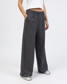 Nadelstreifen Hose mit geraden Bein im Detail