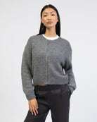 Einfarbige Strickjacke von vorne