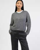 Einfarbige Strickjacke von vorne