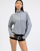 Strickjacke mit Stehkragen von vorne