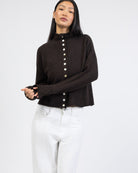 Strickjacke mit Stehkragen von vorne