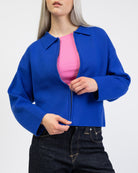 Kastige Strickjacke mit Reißverschluss im Detail