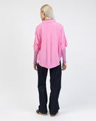 Weite Kurzarm Bluse von hinten