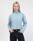 Gerippter Pullover mit Stehkragen von vorne
