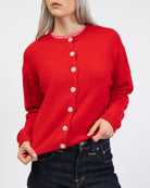 Strickjacke mit Rundhalsausschnitt im Detail