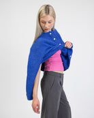 Weiche lockere Strickjacke mit pinkem Top