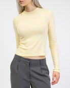 Langarmshirt mit Rundhalsausschnitt im Detail