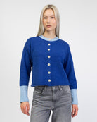 Strickjacke mit Kontrastbündchen von vorne