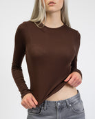 Langarmshirt mit Rundhalsausschnitt im Detail