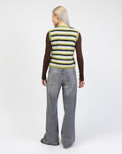 Gestreifter Pullunder mit Rundhalsausschnitt von hinten