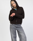 Strickjacke mit Kapuze im Detail