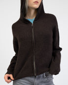 Strickjacke mit Kapuze im Detail