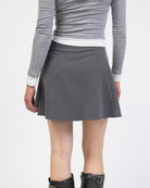 Kurzer Wickelrock aus Viskose von hinten im Detail