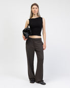 Hose mit Fischgrätmuster von vorne