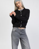 Weiche lockere Strickjacke im Detail