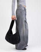 Tasche mit Ösendetails von der Seite