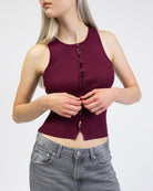 Top mit Knöpfen im Detail