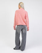 Strickjacke mit Stehkragen von hinten