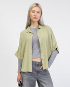 Weite Kurzarm Bluse von vorne