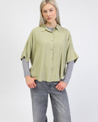 Weite Kurzarm Bluse von vorne