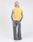 Einfarbige Teddyweste von hinten