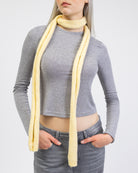 Einfarbiger Schal im Detail