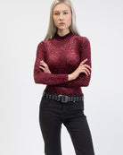 Samt Body mit Animalprint von vorne