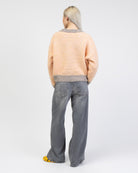 Gestreifter Pullover mit Kontrastbündchen von vorne von hinten