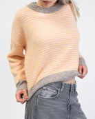 Gestreifter Pullover mit Kontrastbündchen im detail