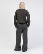 Einfarbige Strickjacke von hinten