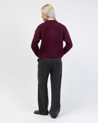 Strickjacke mit Reißverschluss von hinten