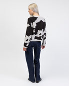 Pullover mit Cow-Print von hinten