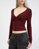 Basic Langarmshirt mit V-Ausschnitt im Detail