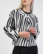 Strickjacke mit Zebra-Muster im Detail