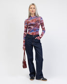 Mesh Body mit Galaxy Muster kombiinert mit Jeans