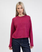 Gestreifter Strickpullover  von vorne