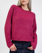 Gestreifter Strickpullover  im Detail