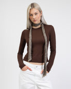 Gestreifte Strickjacke mit Schal im Detail ohne Jacke 