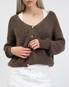 Strickjacke mit V-Ausschnitt im Detail