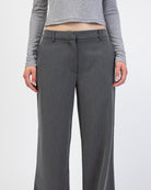 Hose mit Struktur im Detail von vorne