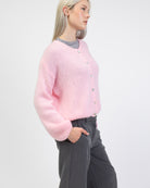 Weiche einfarbige Strickjacke von der Seite