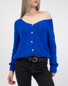 Strickjacke mit V-Ausschnitt  im Detail