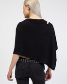 Lockerer Poncho von hinten