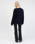 Klassischer Pullover mit Rundhalsausschnitt von hinten