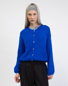 Weiche einfarbige Strickjacke von vorne