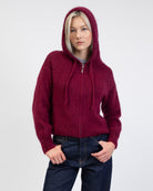 Strickjacke mit Reißverschluss und Kapuze von vorne