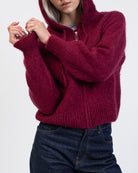 Strickjacke mit Reißverschluss und Kapuze im Detail