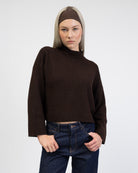 Gerippter Pullover mit Stehkragen von vorne